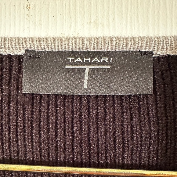 TAHARI Black Gray Varsity Style V Neck L Silky Soft Stretchy Collegiate Sorority - Picture 3 of 10